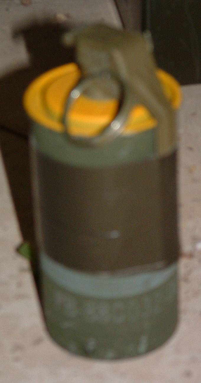 US GI Yellow M18 Smoke Grenade, Live