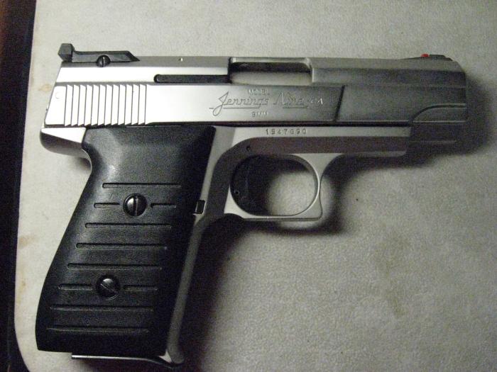 Bryco - jennings nine 9mm semi-auto pistol w/ extra clip - Picture 6