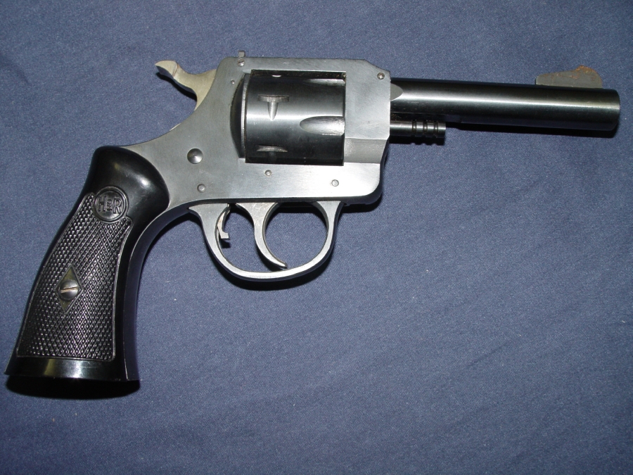 Harrington & Richardson, Inc. Model 732 Double Action Revolver .32 S&W ...