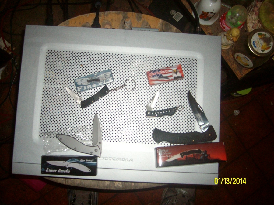 Set Of 4 Frost Folding Knives For Sale at 12653001