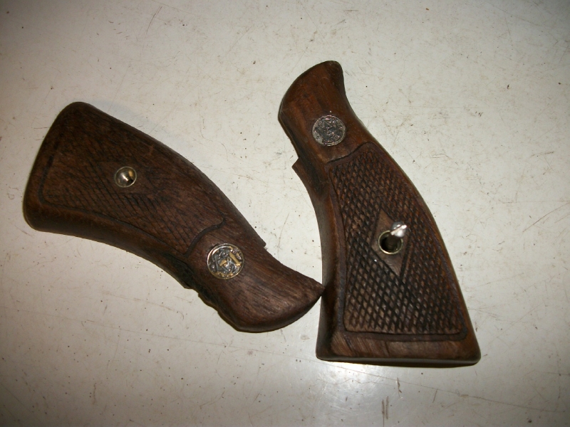 S&W K-Frame Wood Grips For Sale at GunAuction.com - 10854622