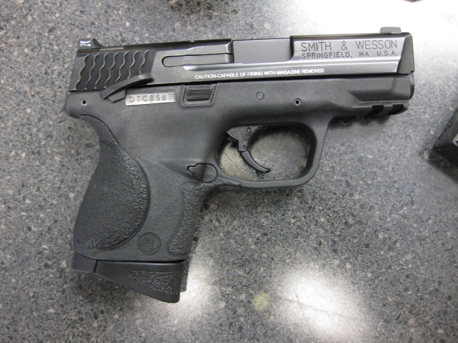 新购警枪未装手动保险 走火误击风险高