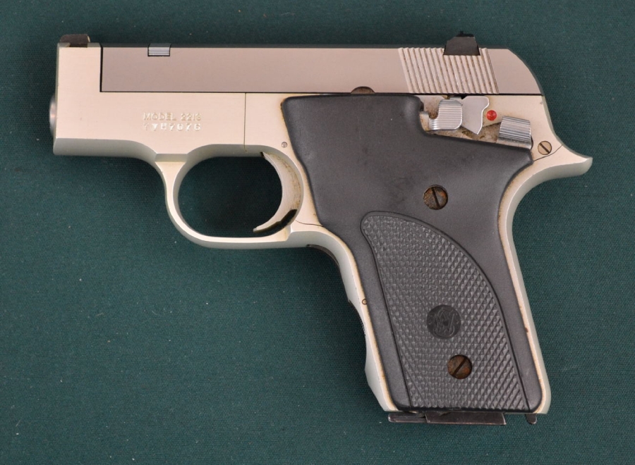 Smith & Wesson Model 2213 