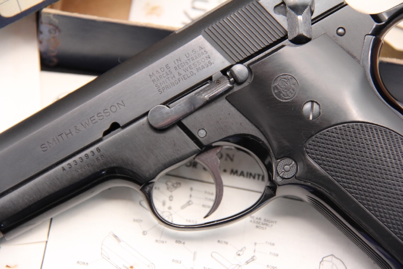 Smith & Wesson, S&W Model 59 9MM Double Action Semi Auto Pistol