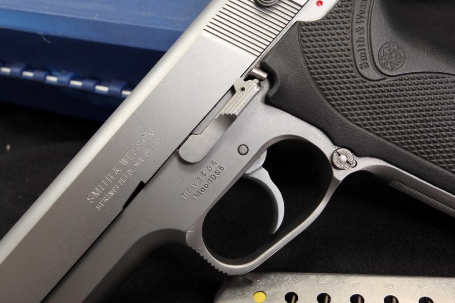 Smith & Wesson, S&W Model 1066 10mm Double Action Semi Auto Pistol - Picture 9