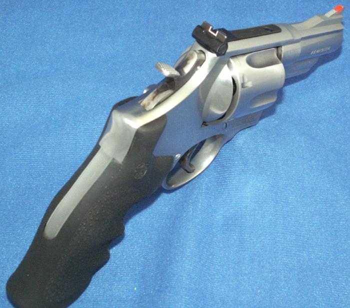 Smith & Wesson Model 629-4 Backpacker 44 Magnum 3