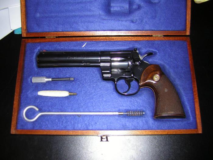 Colt 6 ' colt python with presentation case