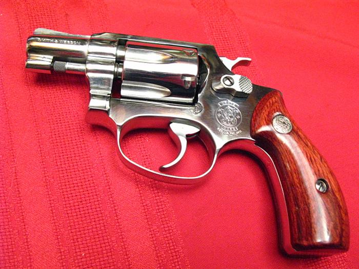 Smith & Wesson - Model 631 Lady Smith...32 H&R Mag...Bright Stainless ...