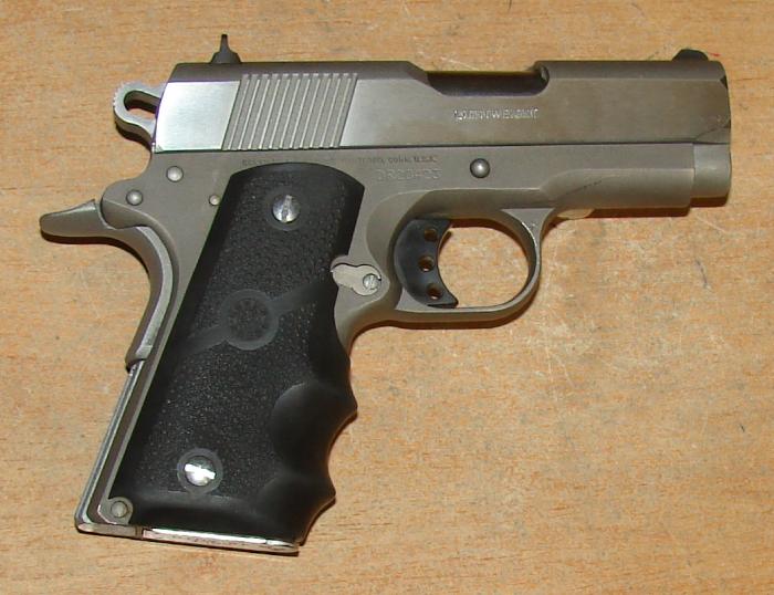 WA Colt Defender Series 90LW ホーググリップ