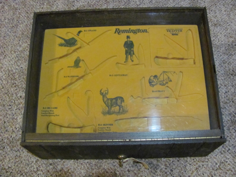 Remington Knife display case 1989 looks Old Style