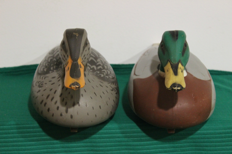 Victor D9 Duck Decoys Pair Of Mallards 1967 For Sale at