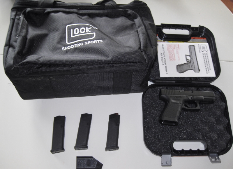 Glock 19 Gen4, 3x15 Rnd Mags, Hard Case, Range Bag For Sale at
